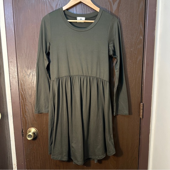 Betsey's Boutique Shop Olive Green Top - Picture 1 of 2